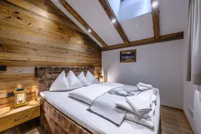 Chalet with wonderful views and hot tub - Image 4