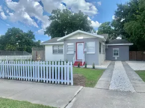 Pet friendly house w/washer & dryer & AC & Parking - Image 3