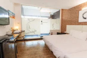 Group Booking | Apartment Floor 6 Independent Large Suites (with bathtub, water dispenser, minibar) near Yanchengpu Station, Fuzhou Road, Love River - Image 2