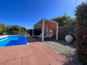Villa omgivet af grønne hus 150 m fra havet - Image 2