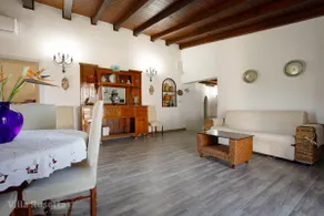 Seafront villa with private garden and free Wi-Fi - Image 2