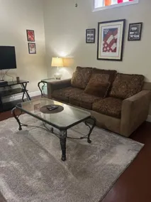 LU-ZAN SUITES, SUITE A - Image 3