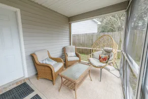 Newly Renovated! Near Downtown AND Beach - Image 2