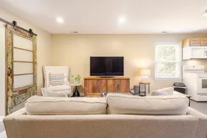 One Bedroom upstairs apartment, Main street. - Image 2