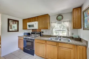 Quiet 3 bed, 1 bath: Wi-Fi, Fence, Boat Parking - Image 5