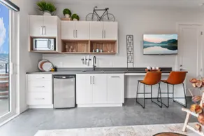 Beautiful Skaha Lake View Studio - Image 4