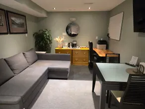 Yvonne's Retreat: Beautiful Private Basement Oasis - Image 2