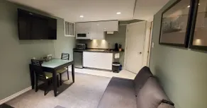 Yvonne's Retreat: Beautiful Private Basement Oasis - Image 4