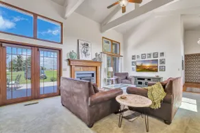 Family-Friendly Townhome convenience + Golf Views - Image 5