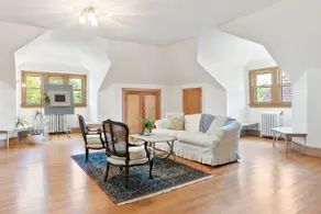 Historic Manor House Private Guest Suite Evanston - Image 2