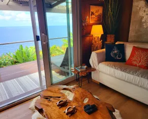 2 soveværelser / 2 bad Oceanfront Cliff House On Hamakua Coast - Image 2