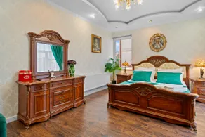 3BR Luxury Apartment with Courtyard, Terrace & BBQ - Image 5