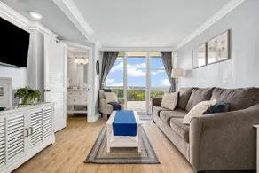 STUNNING PENTHOUSE - 100FT TO BEACH - LEGAL!! - Image 3