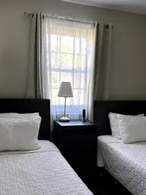 3 Bedrooms House, clean High ceiling, Sanitized! - Image 4