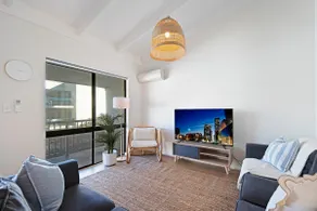 Beach Stay Scarborough - Bonus Single Bed - Pool with Slide - Image 2
