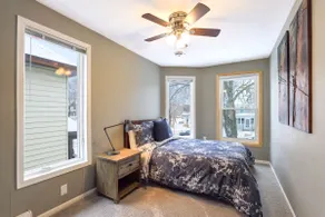 2-bedroom half block from Green Line Light Rail - Image 5