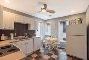 2-bedroom half block from Green Line Light Rail - Image 4
