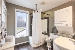 2-bedroom half block from Green Line Light Rail - Image 3