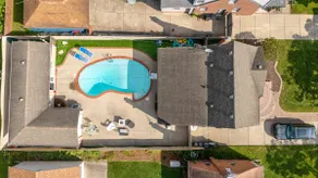 Home in Royal Oak w/ pool & sauna & dream garage - Image 5