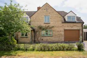 Stylish Cotswolds Retreat w/ Heated Pool, Sleeps 8 - Image 5