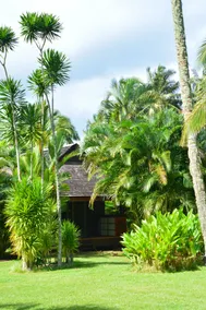 Tropical garden bungalow with pool - Image 2