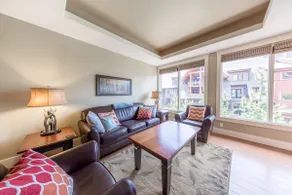 Mountain Views - Luxury Condo in Canmore - Image 4