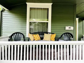 Cozy downtown cottage - Image 5
