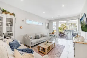 Own Pool, On Esplanade, close Manly café precinct - Image 4