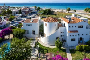 Spacious elegant 2 room sea view apartment Ares - Image 2