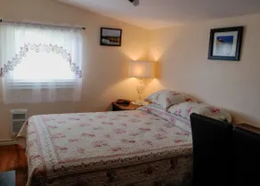 Murray House Vacation Home: Pet friendly, mature trees, near the ocean & coast - Image 2