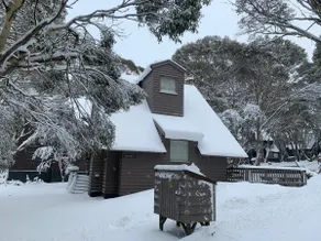 Brumbys-High Country Chalet - Image 2
