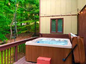 Huge comfy creek front home - 8 person jaccuzi - Image 3