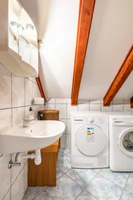 Quiet Oasis in the Heart of Old Town- two kitchen,3bath - Image 3