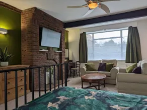 Emerald Apartment - Image 2