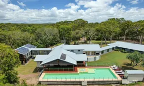 Casa cativante, privada e espaçosa, isolada por área - Image 2