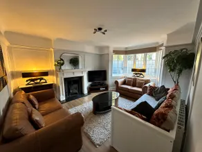 Contemporary 2 Double Bed Garden Apt - Image 2