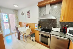 2 Rooms, 2 bathrooms, parking, unbeatable center - Image 4