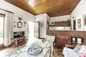 Traditional house with garden close to the sea - Image 2