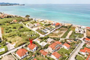 Traditional house with garden close to the sea - Image 4