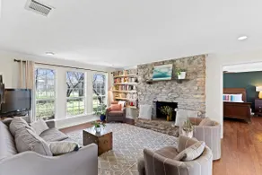 Light & Airy Central Austin Retreat - Image 2