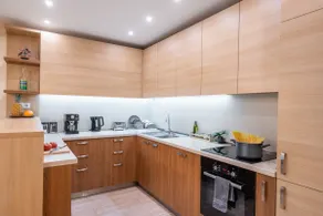Spacious City Center 2BR for Friends & Families - Image 3