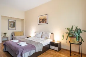 Spacious City Center 2BR for Friends & Families - Image 5
