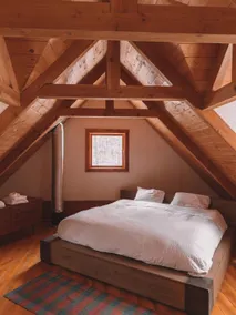 Violet Cabin - Off-Grid Sauna Retreat - Image 2