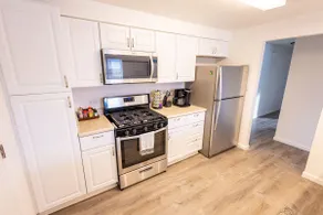 Newly upgraded 2/1 duplex unit -pets $10+/day ext - Image 3