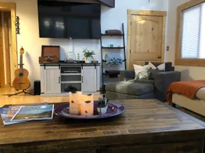 LOCATION! - PETS -  FAST WIFI -  CLOSE TO SKI/BEACH - PELOTON BIKE! - Image 3