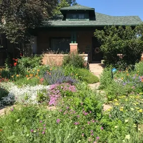 Quaint Garden Suite 3 Blocks From City Park - Image 5