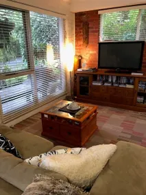 Self Contained - Fantastic Location - Image 2