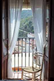 Sunny terrace house in Málaga’s white villages - Image 4