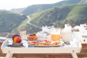 Sunny terrace house in Málaga’s white villages - Image 3