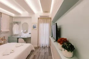 Modern Aristotelous Studio with a Magic Balcony - Image 4